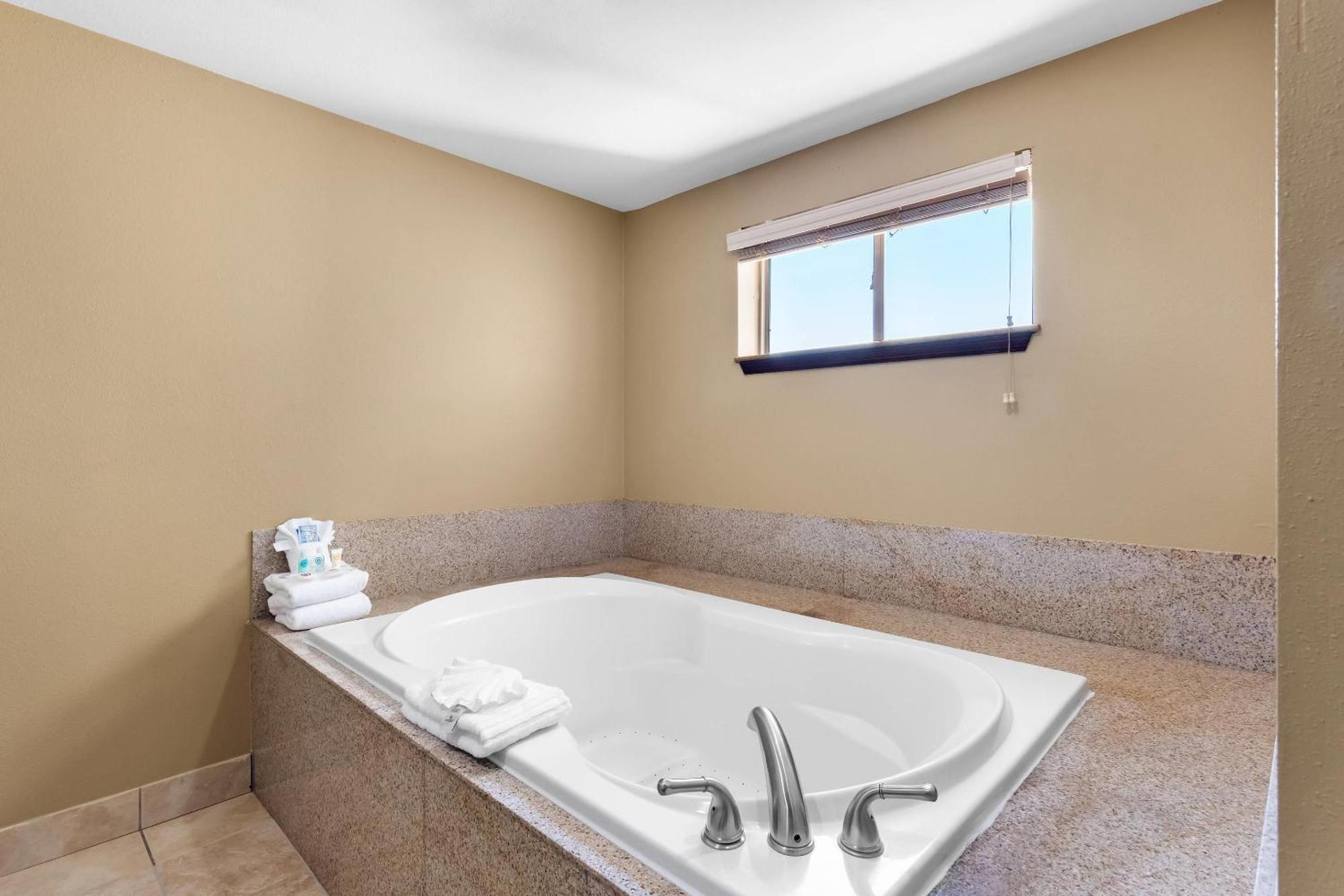 Comfort Suites Yukon - Sw Oklahoma City Ngoại thất bức ảnh